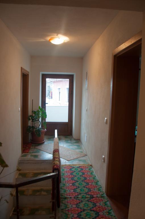 Aste Guesthouse Tropoje Bagian luar foto