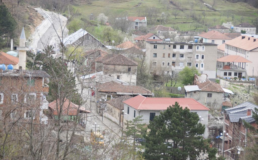 Aste Guesthouse Tropoje Bagian luar foto