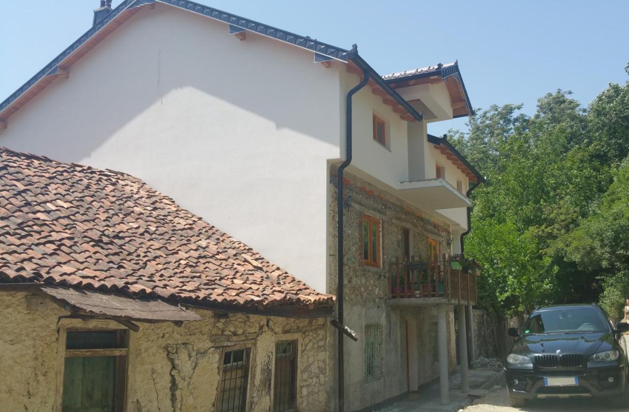 Aste Guesthouse Tropoje Bagian luar foto